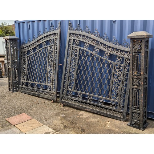 30 - A Pair of High Quality Cast Iron Estate Gates with Matching Posts.   Incredibly Intricate and Beauti... 