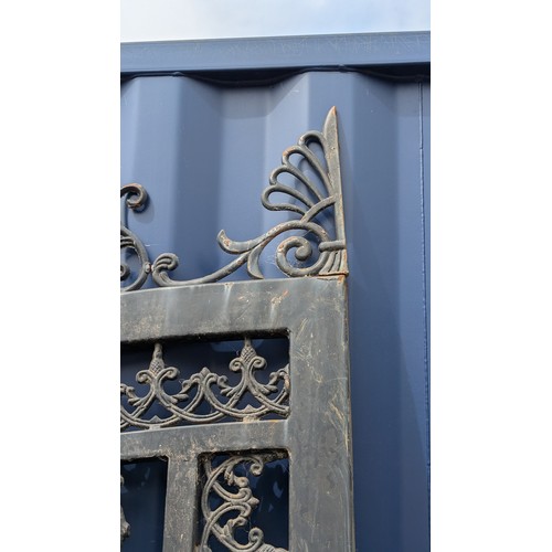 30 - A Pair of High Quality Cast Iron Estate Gates with Matching Posts.   Incredibly Intricate and Beauti... 