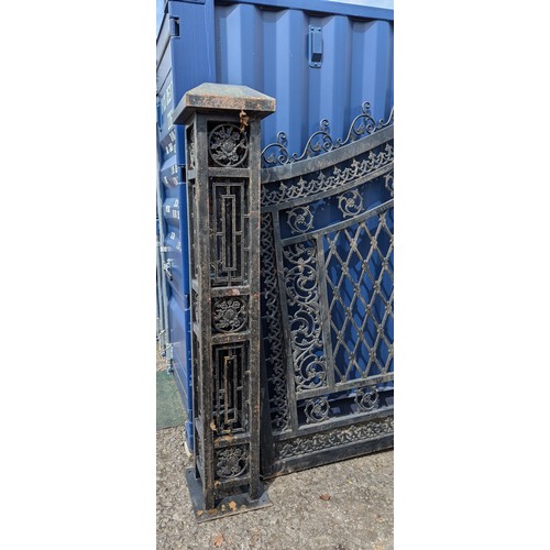 30 - A Pair of High Quality Cast Iron Estate Gates with Matching Posts.   Incredibly Intricate and Beauti... 