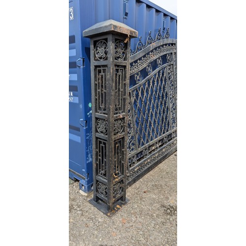 30 - A Pair of High Quality Cast Iron Estate Gates with Matching Posts.   Incredibly Intricate and Beauti... 