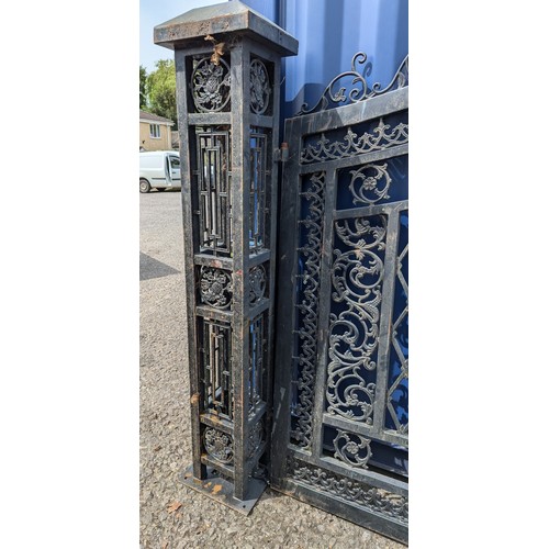 30 - A Pair of High Quality Cast Iron Estate Gates with Matching Posts.   Incredibly Intricate and Beauti... 