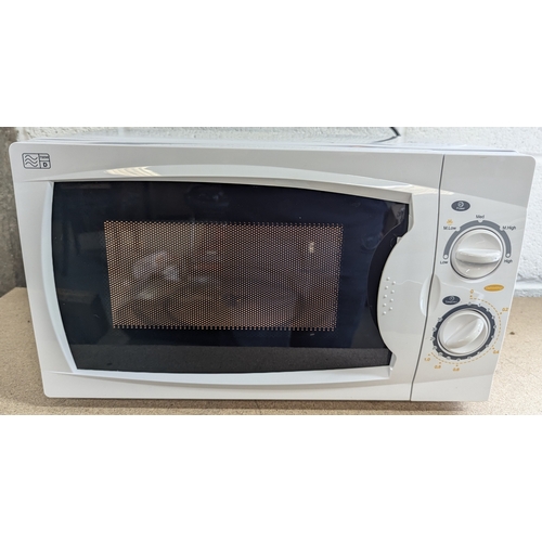 1262 - A 700w Microwave - Seen Working