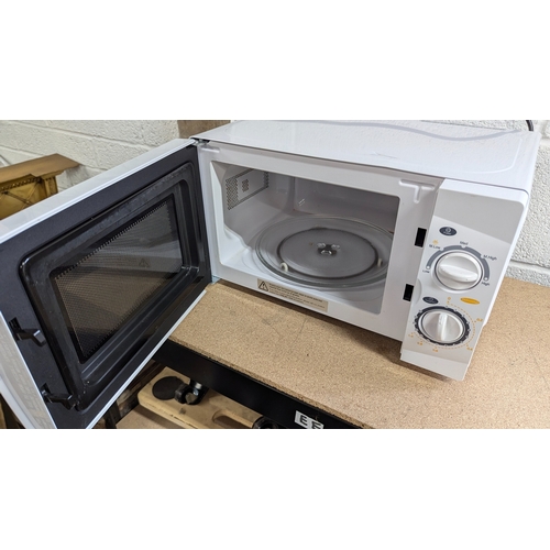 1262 - A 700w Microwave - Seen Working