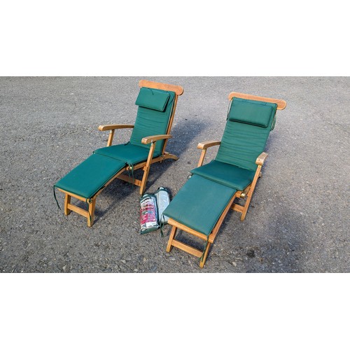 33 - A Pair Of Teak Steamer Chairs / Loungers With Brass Fittings And Covers