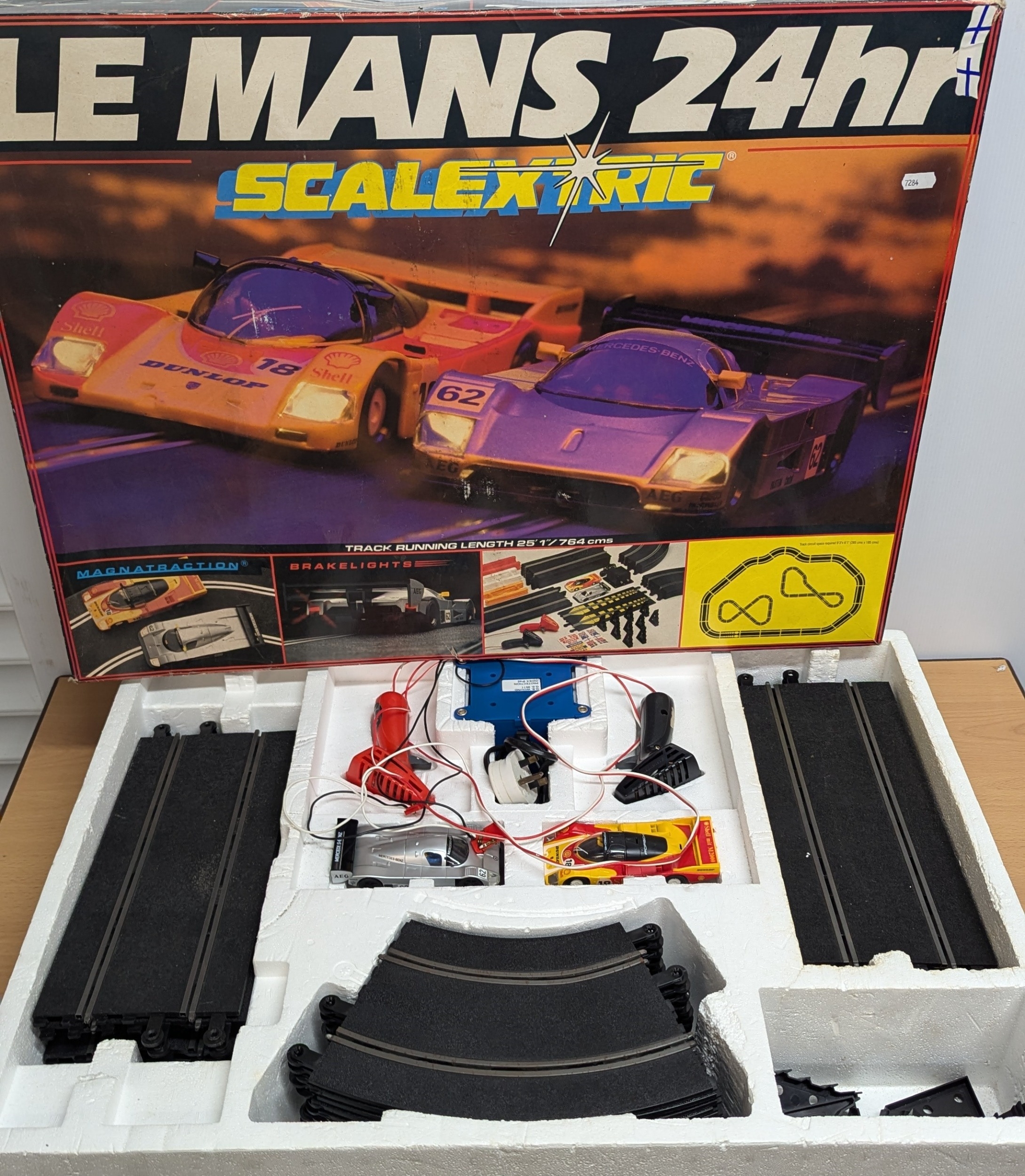 Scalextric 24 Heures du Mans 2台セット Scalextric 24 Heures du Mans 2台セット