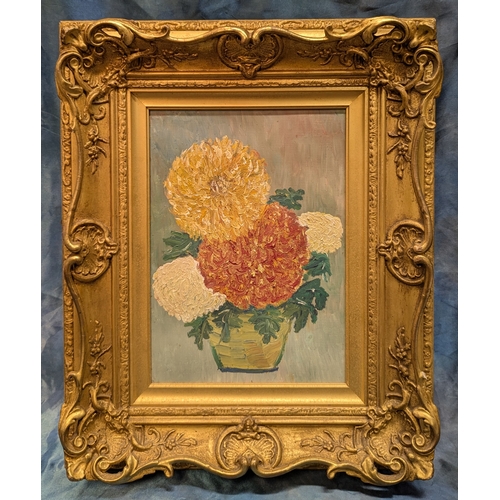 564 - An Oil On Canvas In Gilt Frame Of A Vase Of Chrysanthemums - 46 x 58cm