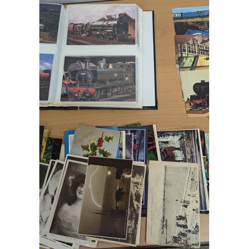 342 - A Collection of Vintage Photos and Postcards