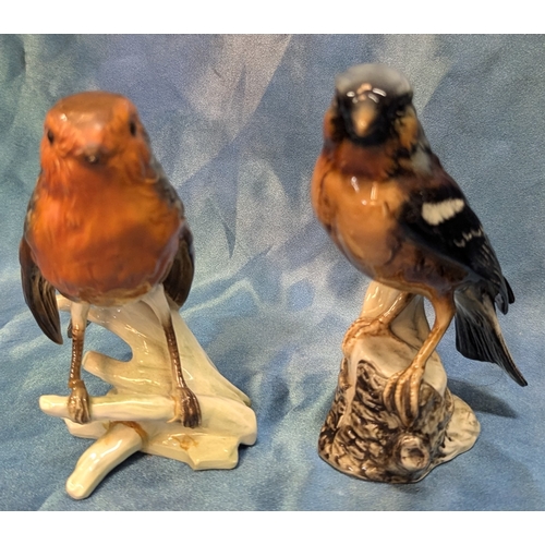 74 - A Gobel Robin and Chaffinch plus other Albany Bird Ornaments.  ( damage to one)