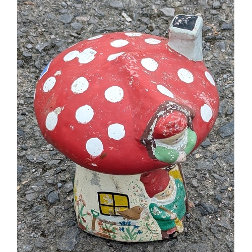 891 - Toadstool Garden Ornament