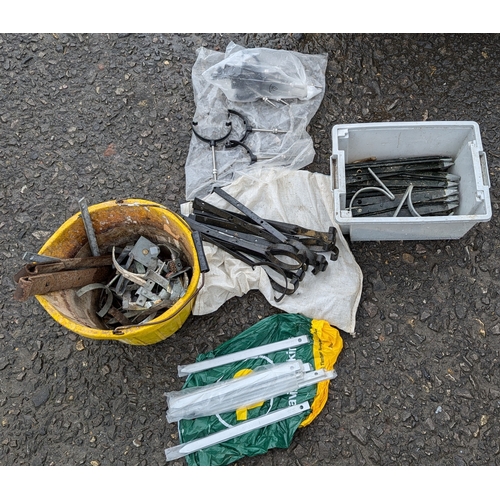 1483 - Selection Of Gutter Fixings - Mainly Metal