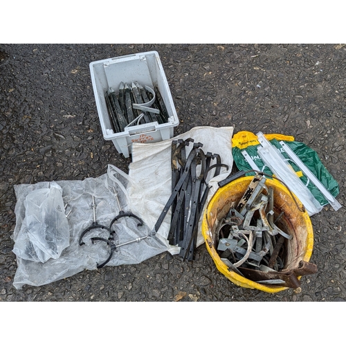 1483 - Selection Of Gutter Fixings - Mainly Metal