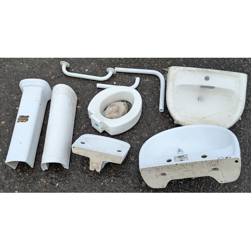 1489 - 3 Sinks, 2 Pedestals And Other Bathroom Fittings