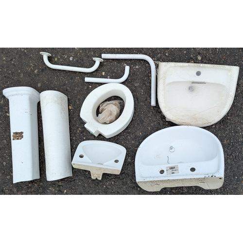 1489 - 3 Sinks, 2 Pedestals And Other Bathroom Fittings