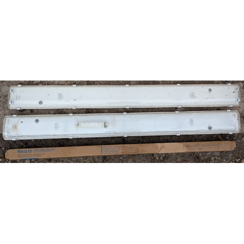 1069 - 2x 153cm Double Light Fittings With 4 Bulbs