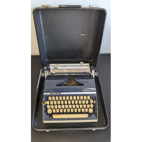 1589 - Adler Gabriele 35 Typewriter and case