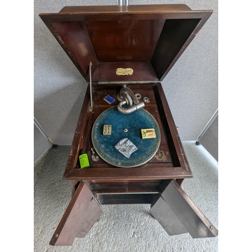 922 - HMV Studio Grand Cabinet Gramophone Model No. 10 - 1920's - In Working Order - 110 x 55 x 45cm