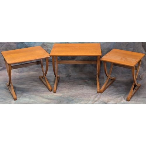 901 - Nest Of 3 Mid-Century Nathan Tables