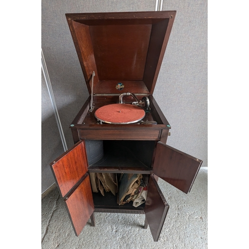 923 - Dulcetto Gramophone With Handle & Selection Of Gramophone Records - 100 x 47 x 51cm