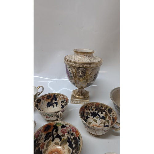 600 - A Collection of Antique China inc. Chamberlains Worcester 19th Century Tea and Coffee Cups, 1850's M... 