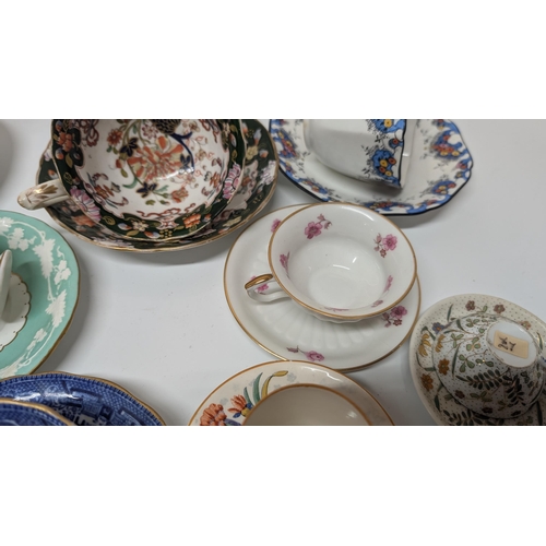 612 - Antique China Cups & Saucers inc. Crown Ducal, Royal Worcester, Foley China, Hammersley, Carlislewar... 