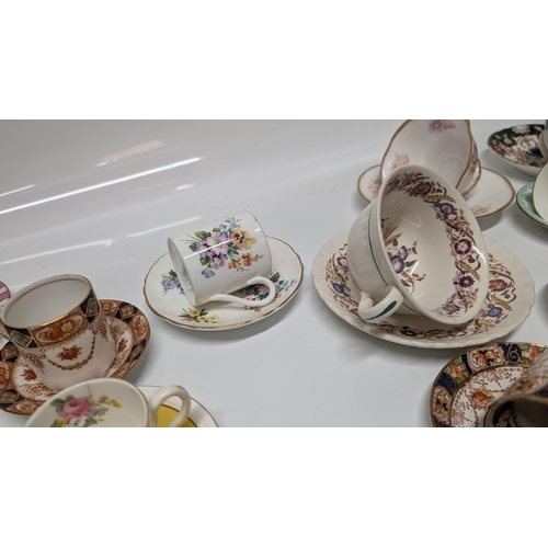 612 - Antique China Cups & Saucers inc. Crown Ducal, Royal Worcester, Foley China, Hammersley, Carlislewar... 