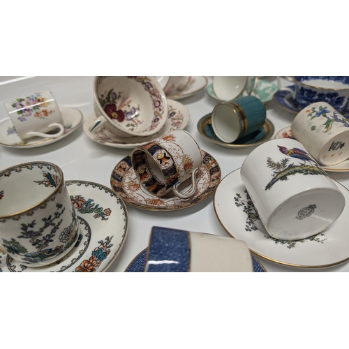 612 - Antique China Cups & Saucers inc. Crown Ducal, Royal Worcester, Foley China, Hammersley, Carlislewar... 