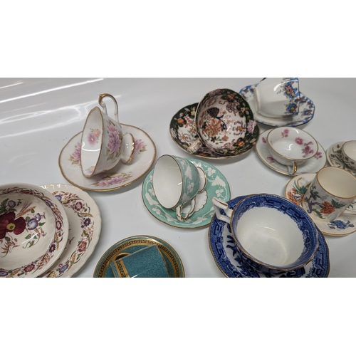 612 - Antique China Cups & Saucers inc. Crown Ducal, Royal Worcester, Foley China, Hammersley, Carlislewar... 