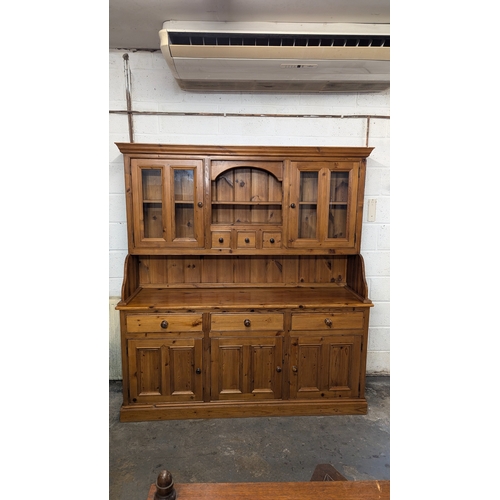 1004 - A Large Part Glazed Pine Dresser In 2 Parts - 180 x 196 x 50cm