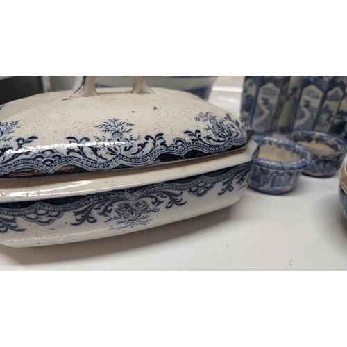 619 - A Collection of Antique Blue and White Chinaware inc.  a large amount of Copeland Spode Italian Ware... 