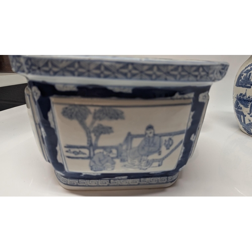 620 - Antique Chinese Hand Painted Flow Blue Porcelain Cantonware Planter 26cm L x 23cm D x 16cm H, Antiqu... 