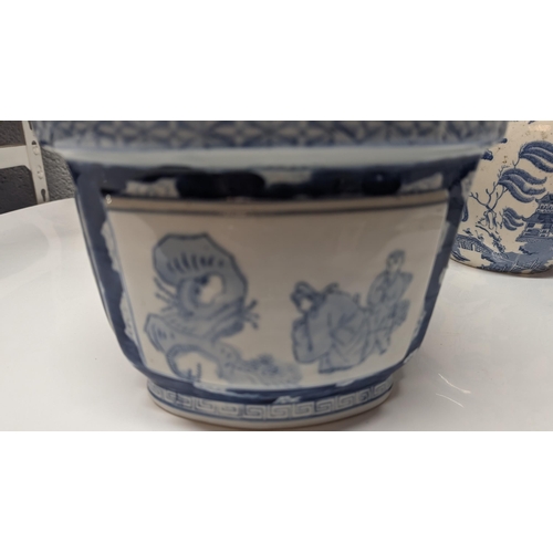 620 - Antique Chinese Hand Painted Flow Blue Porcelain Cantonware Planter 26cm L x 23cm D x 16cm H, Antiqu... 