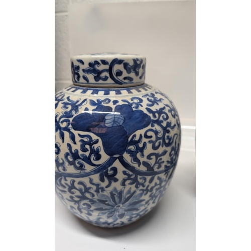 621 - Vintage Royal Delft Bulister Vases early 1900's  and a Large 19th Century Chinese Ginger Jar. 
Vases... 