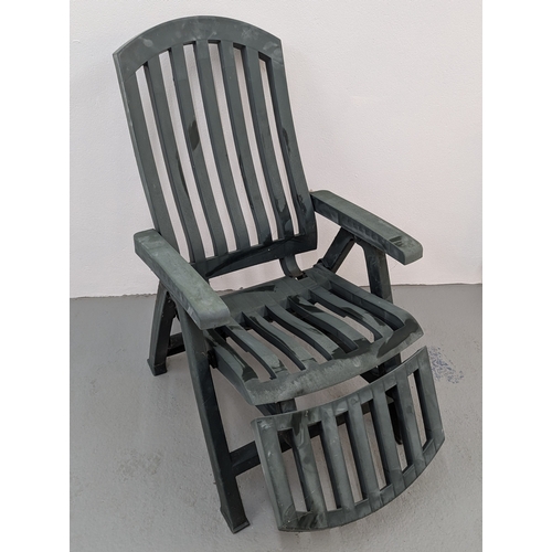 962 - A Heavy Duty Green Plastic Garden Chair