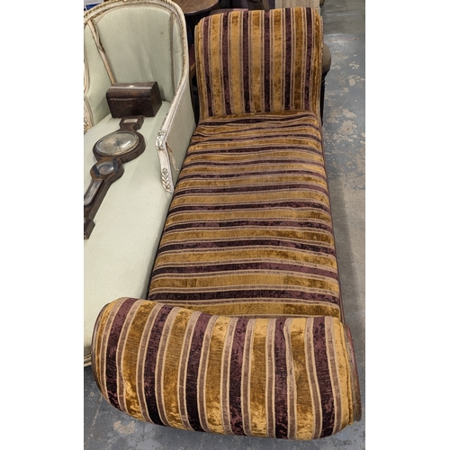 37 - A Chaise Longue - In Need Of Some Repair - 209 x 70 x 80cm