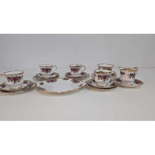 622 - Georgian Rose Elizabethan Bone China Part Tea Set: 4 x Teacups, 6 x Saucers, 5 x Tea Plates, 1 x Cak... 