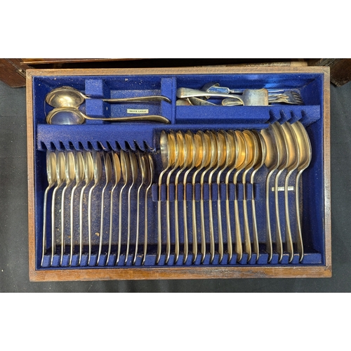 20 - A Norman Hirst & Co. Canteen Of Cutlery Complete In Hardwood Case With Lift Up Lid And 2 Drawers - O... 