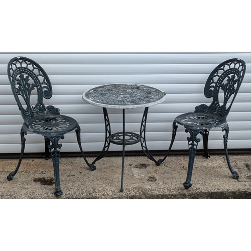 872 - A Green Metal Bistro Table And 2 Chairs