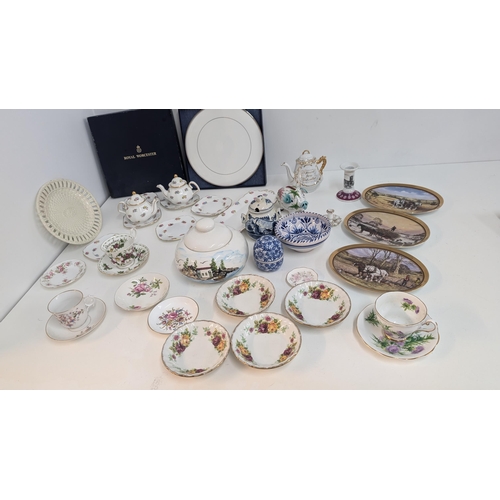 193 - A Quantity Of Antique Chinaware Including: Broadhurst Bros. ; Burslem; Royal Worcester; Ridgeway; De... 