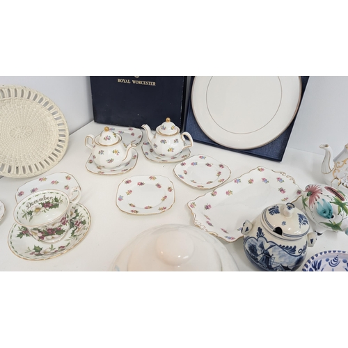 193 - A Quantity Of Antique Chinaware Including: Broadhurst Bros. ; Burslem; Royal Worcester; Ridgeway; De... 