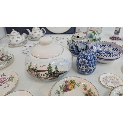 193 - A Quantity Of Antique Chinaware Including: Broadhurst Bros. ; Burslem; Royal Worcester; Ridgeway; De... 