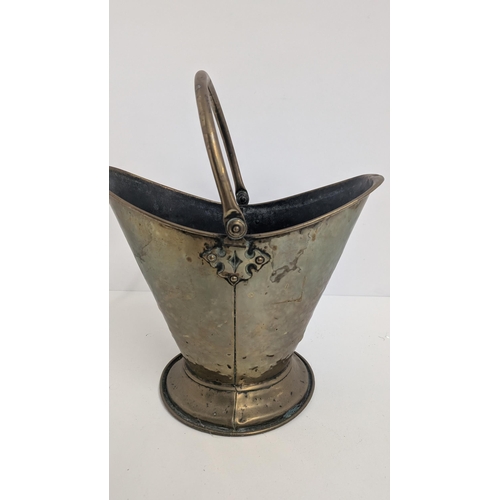 593 - Victorian Brass Helmet Coal Scuttle - Approximately 34cm Tall And 40cm At The Rim