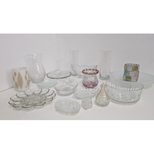 933 - A Selection Of Antique And Vintage Glassware Including: Lampshades; Fruit Bowls; Vases Etc.