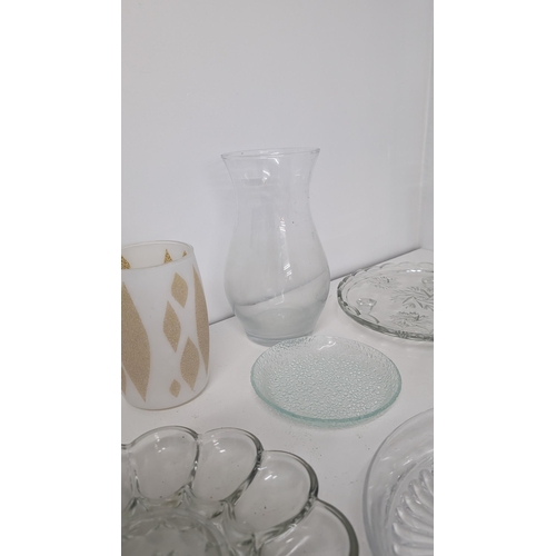 933 - A Selection Of Antique And Vintage Glassware Including: Lampshades; Fruit Bowls; Vases Etc.