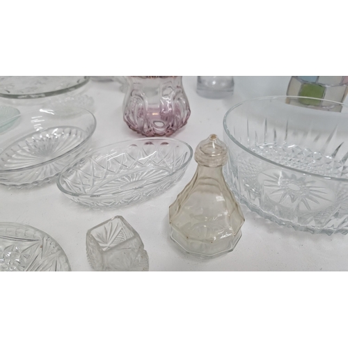 933 - A Selection Of Antique And Vintage Glassware Including: Lampshades; Fruit Bowls; Vases Etc.