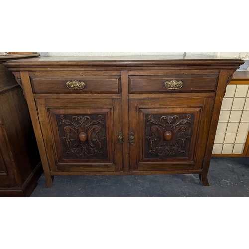 160 - A Late Victorian Mahogany Sideboard With 2 Drawers Over 2 Carved Doors - 136 x 95 x 49cm