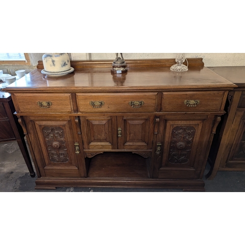 161 - A Late Victorian Mahogany Sideboard With Three Drawers Over A Pair Of Cabinet Drawers Flanked By Lar... 