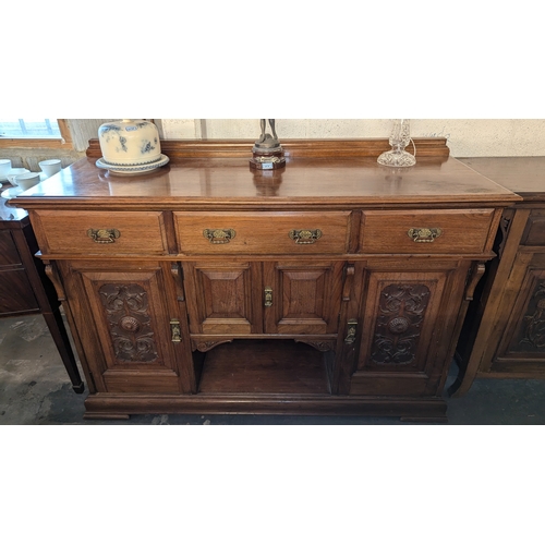 161 - A Late Victorian Mahogany Sideboard With Three Drawers Over A Pair Of Cabinet Drawers Flanked By Lar... 