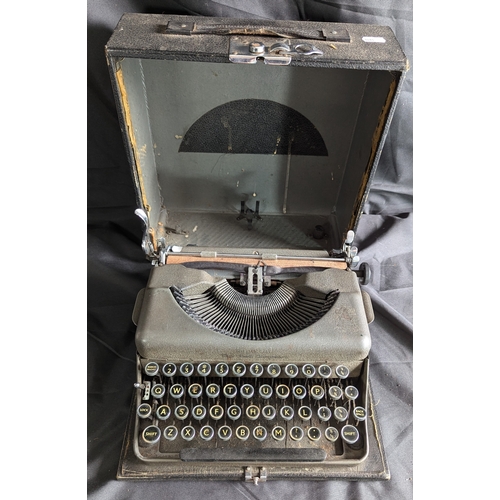 1519 - Vintage Imperial Good Companion Typewriter