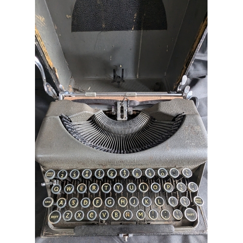 1519 - Vintage Imperial Good Companion Typewriter