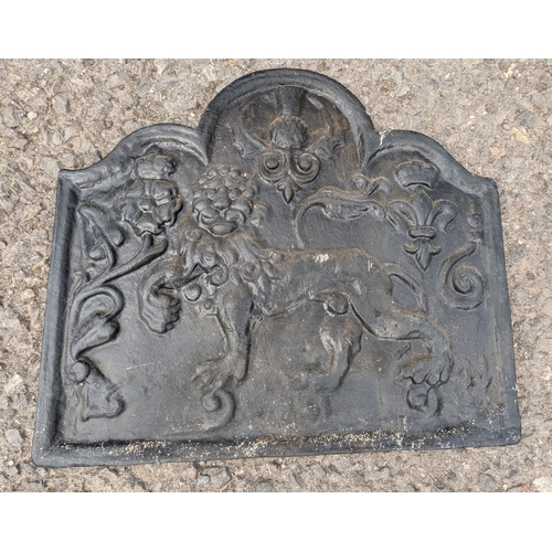 44 - Heavy Cast Iron Reproduction Fire Back Featuring A Lion With Tudor Rose, Fleur De Lys And A Thistle ... 